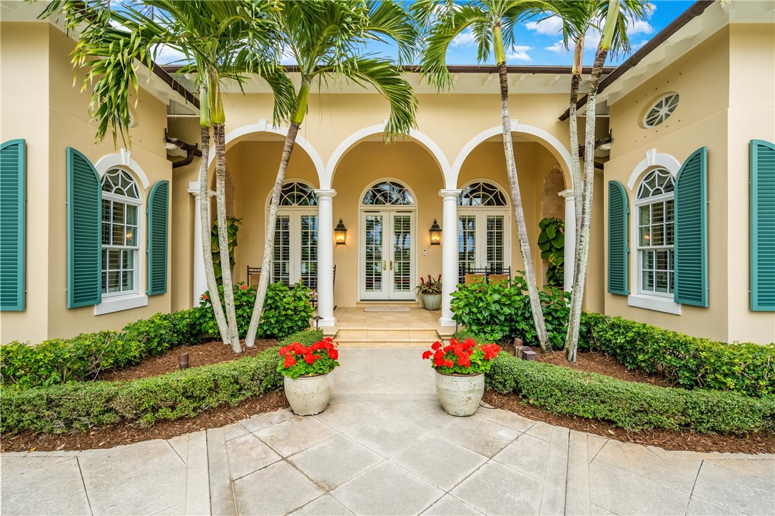 512 White Pelican Circle