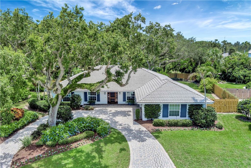 Photo of 4617 Pebble Bay S, Vero Beach, FL 32963 (MLS # 291602)