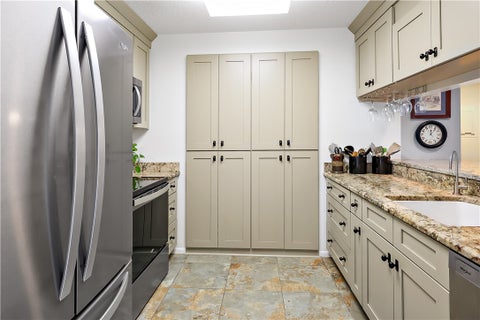 27 Plantation Drive 201, Vero Beach, FL 32966