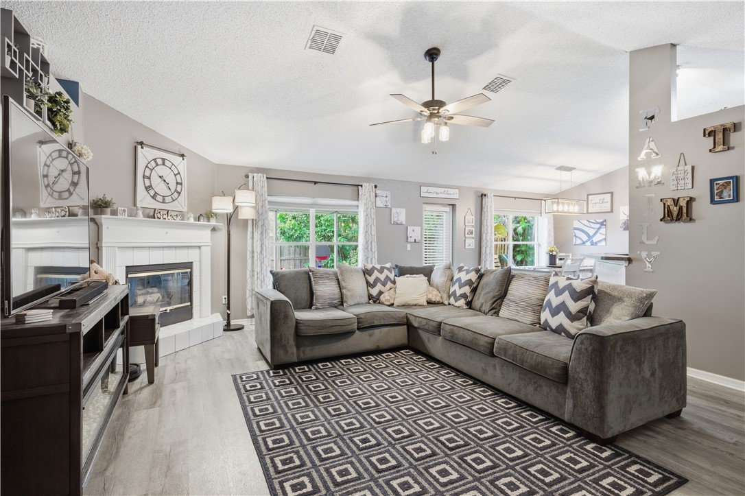1587 Quatrain Lane