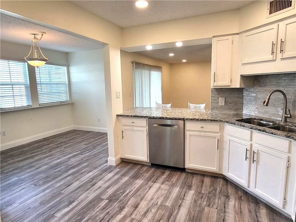 1924 Westminster Circle 10-1