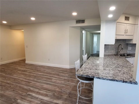1924 Westminster Circle 10-1, Vero Beach, FL 32966