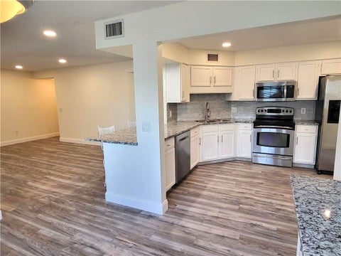 1924 Westminster Circle 10-1, Vero Beach, FL 32966