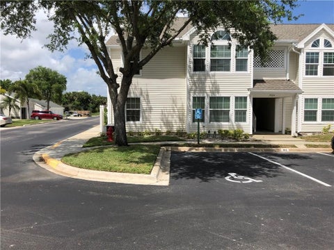 1924 Westminster Circle 10-1, Vero Beach, FL 32966