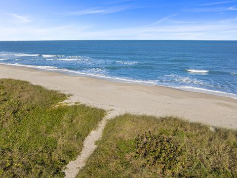 A home in Hutchinson Island