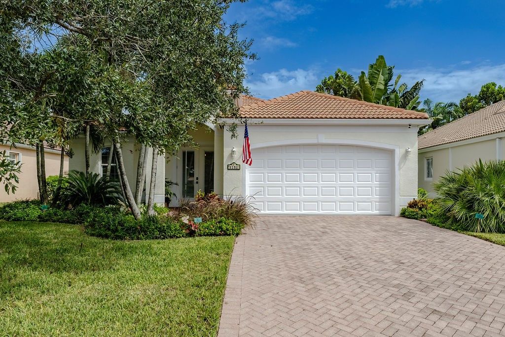 Photo of 4140 E 16th Square, Vero Beach, FL 32967 (MLS # 291335)