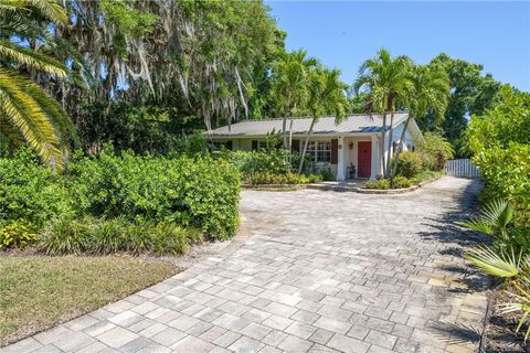 717 Royal Palm Place Vero Beach FL 32960