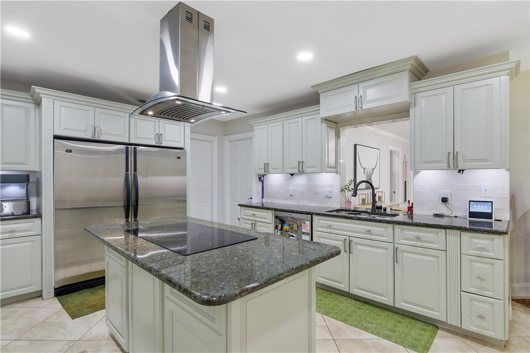 Vero Beach, Florida 32968, United States, 5 Bedrooms Bedrooms, ,3 BathroomsBathrooms,Residential,Active,161195