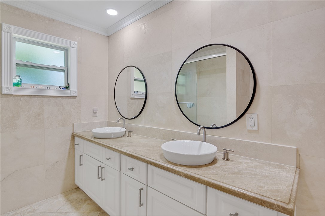 Vero Beach, Florida 32968, United States, 5 Bedrooms Bedrooms, ,3 BathroomsBathrooms,Residential,Active,161195