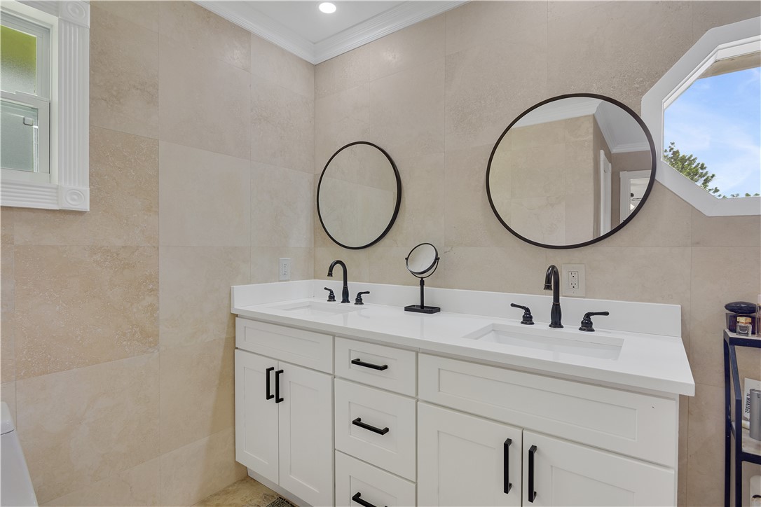 Vero Beach, Florida 32968, United States, 5 Bedrooms Bedrooms, ,3 BathroomsBathrooms,Residential,Active,161195