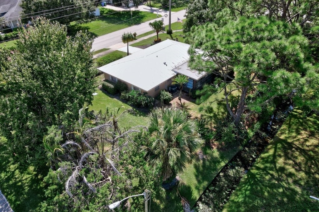 692 Barber Street - Photo 3