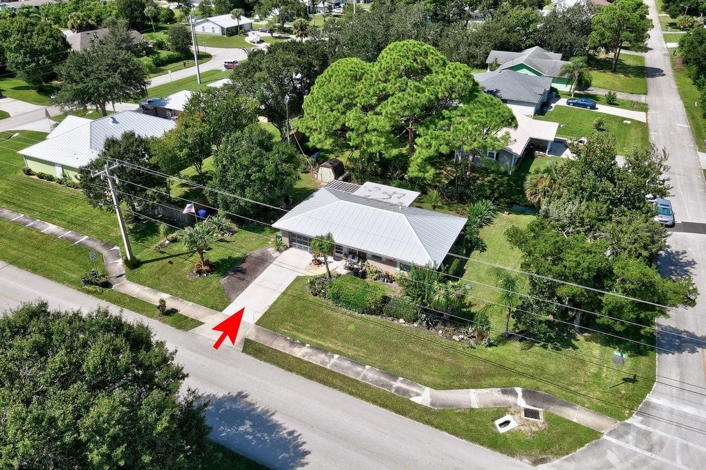 692 Barber Street - Photo 2