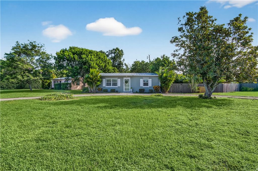 Photo of 1506 16th Avenue, Vero Beach, FL 32960 (MLS # 291562)