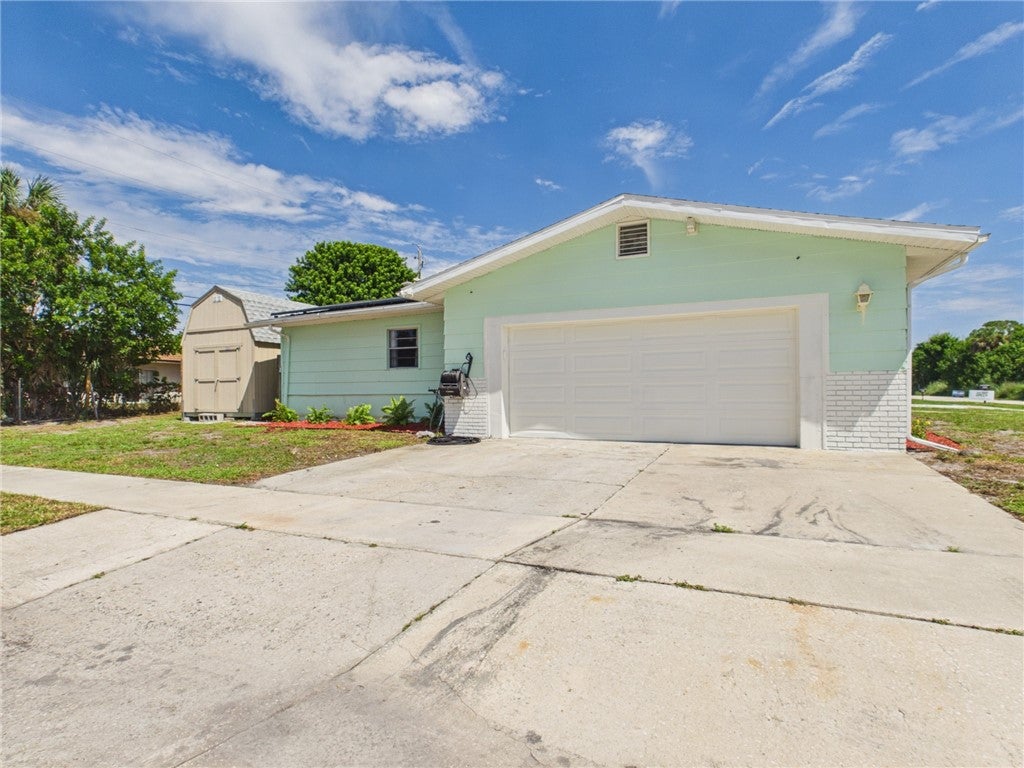 944 Lance Street