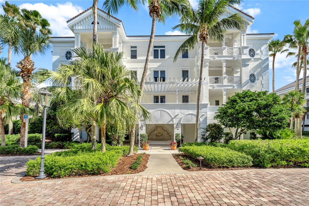 200 Beachview Drive 2S