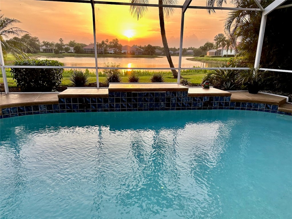 944 Island Club Square