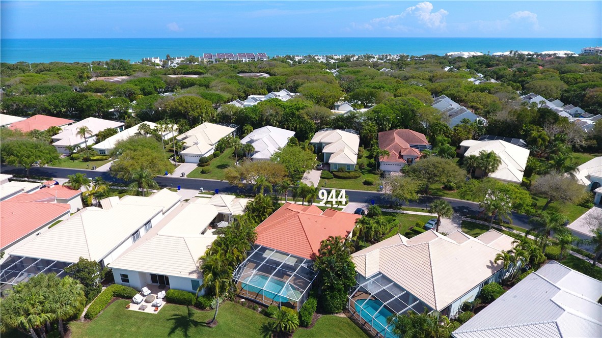 944 Island Club Square