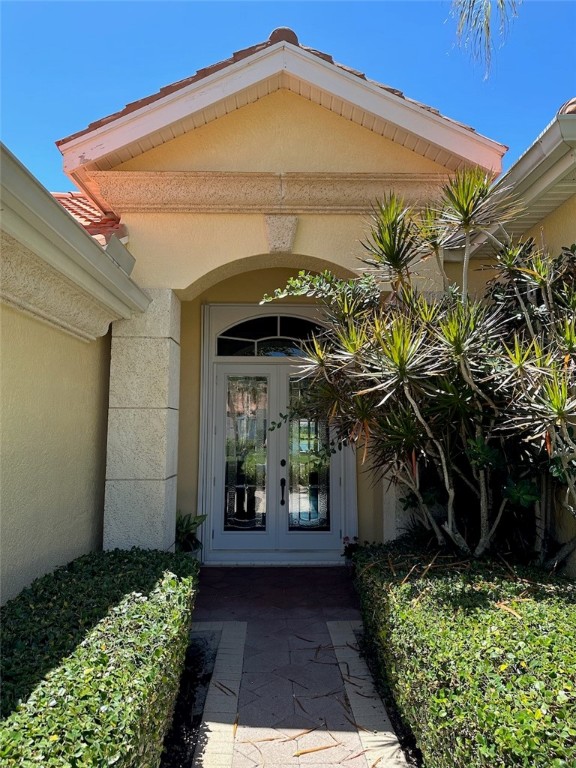 944 Island Club Square