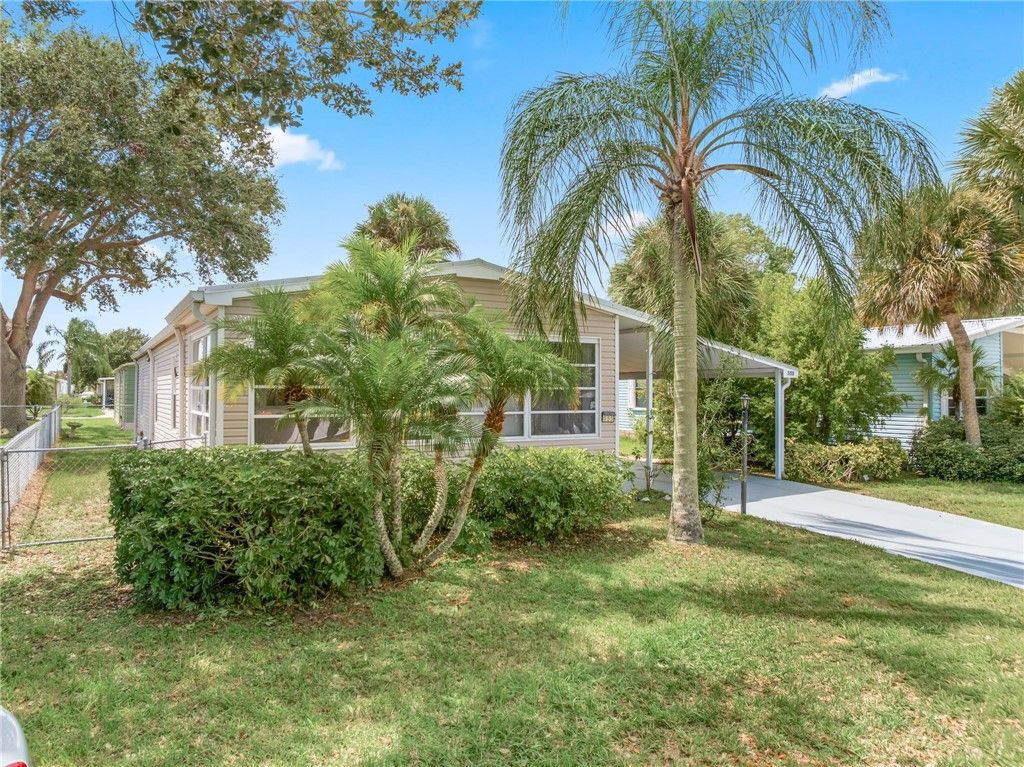Photo of 555 Marlin Circle, Sebastian, FL 32976 (MLS # 291020)