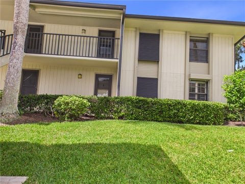 18 Plantation Drive 106, Vero Beach, FL 32966