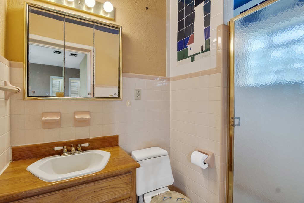 Vero Beach, Florida 32960, United States, 2 Bedrooms Bedrooms, ,2 BathroomsBathrooms,Residential,Active,228329