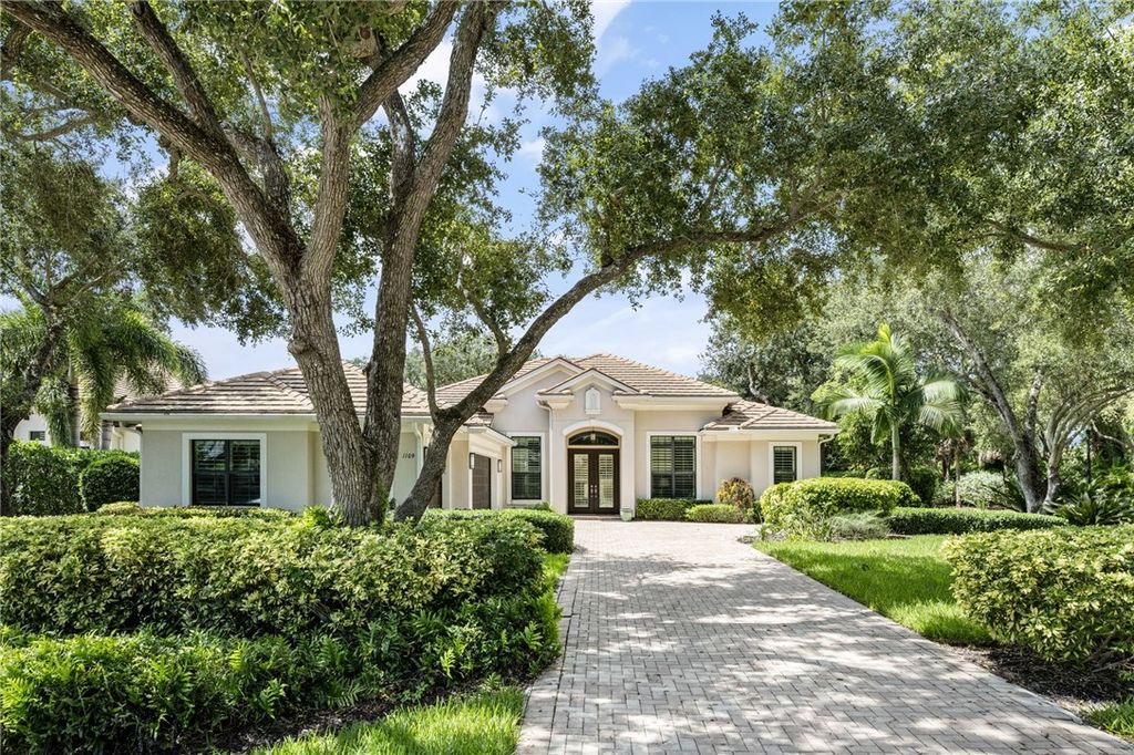 Photo of 1109 Baywood Drive, Vero Beach, FL 32963 (MLS # 290985)