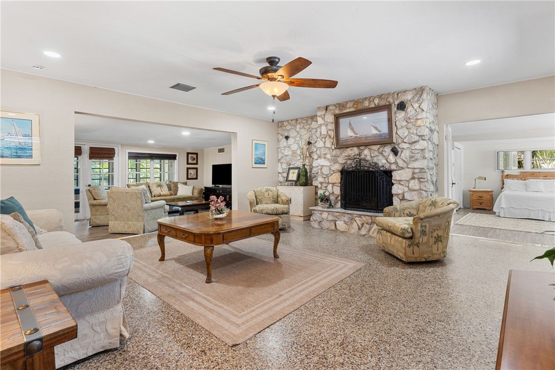 560 Acacia Road