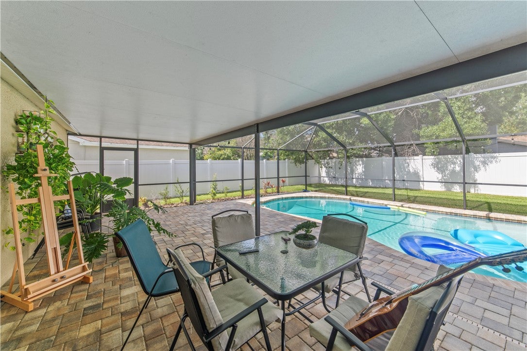 1003 Red Oak Circle