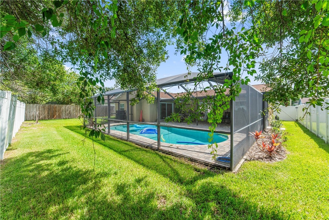 1003 Red Oak Circle