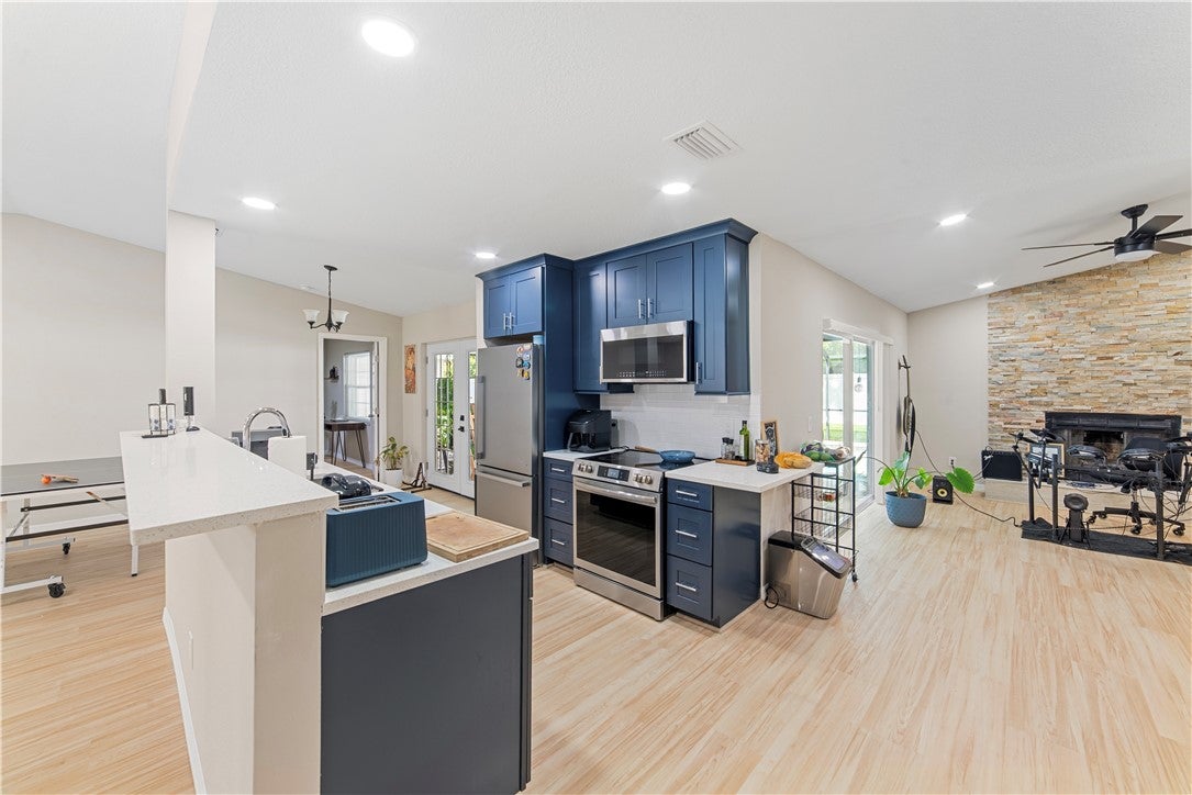 1003 Red Oak Circle