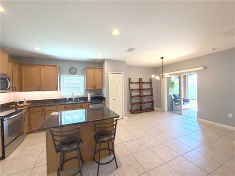 1269 Lexington Manor Sw, Vero Beach, FL 32962