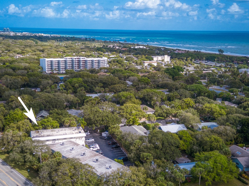 Photo 1 of 32 — 900 Jasmine Lane 103B, Vero Beach, FL 32963