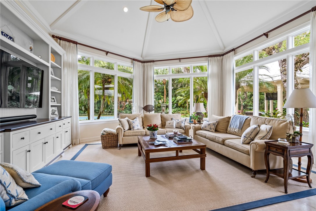 Vero Beach, Florida 32963, United States, 5 Bedrooms Bedrooms, ,6 BathroomsBathrooms,Residential,Active,28243