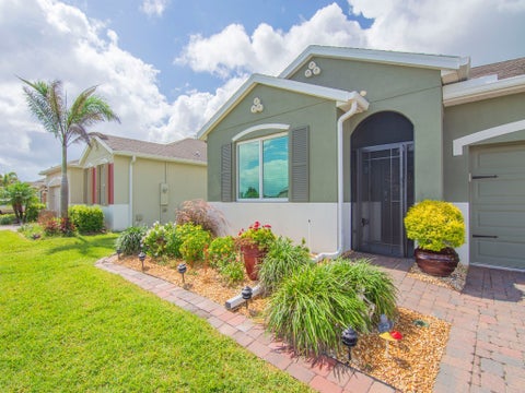 2543 Crowned Eagle Circle Sw, Vero Beach, FL 32962
