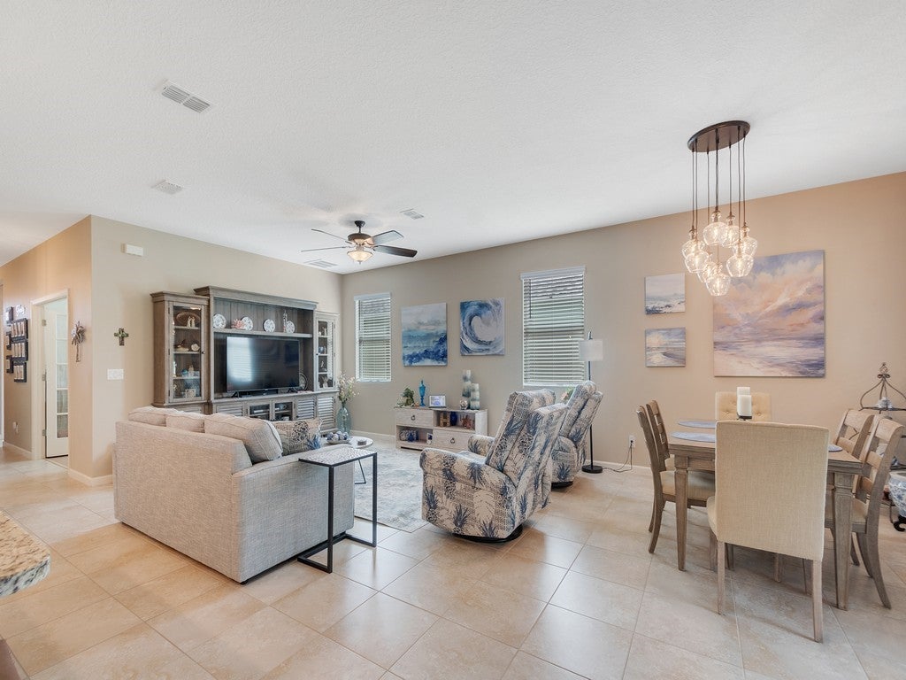 2543 Crowned Eagle Circle Sw, Vero Beach