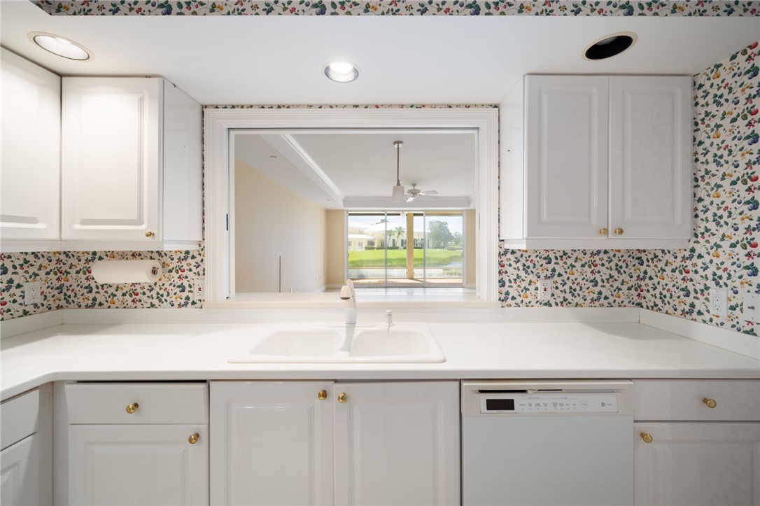 Vero Beach, Florida 32967, United States, 3 Bedrooms Bedrooms, ,2 BathroomsBathrooms,Residential,Pending,53171