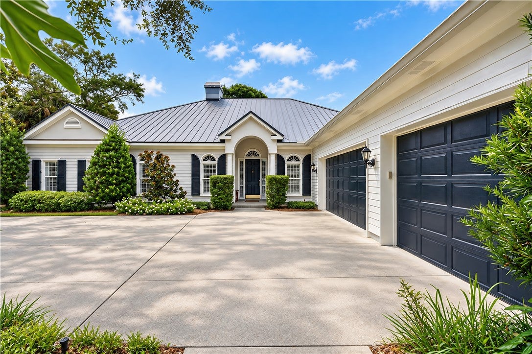 670 N Tomahawk Trail, Indian River Shores