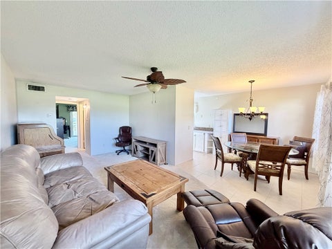 34 Pine Arbor Lane 105, Vero Beach, FL 32962