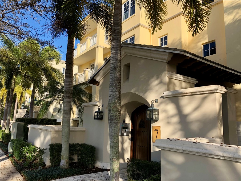 7 Royal Palm Point 1-W
