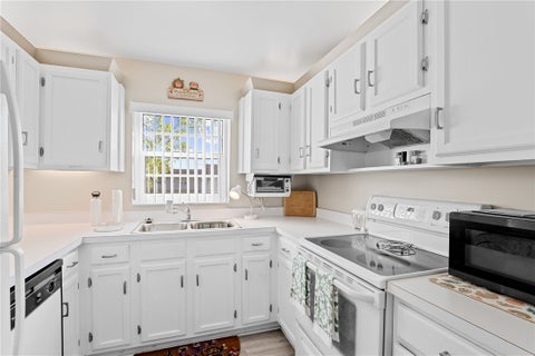 110 Springlake Court 201, Vero Beach, FL 32962