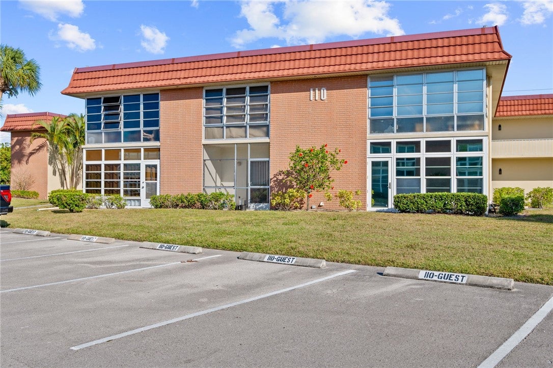 110 Springlake Court 201, Vero Beach