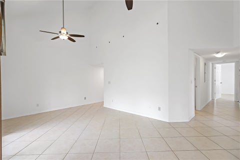 1915 Westminster Circle 17-5, Vero Beach, FL 32966