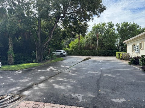 576 7th Square 202, Vero Beach, FL 32962