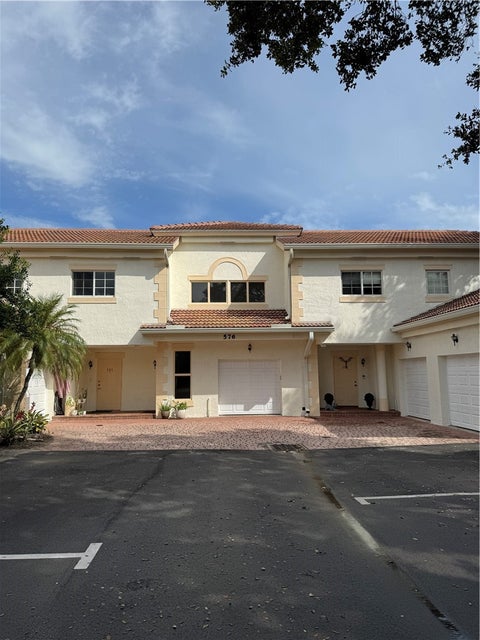 576 7th Square 202, Vero Beach, FL 32962