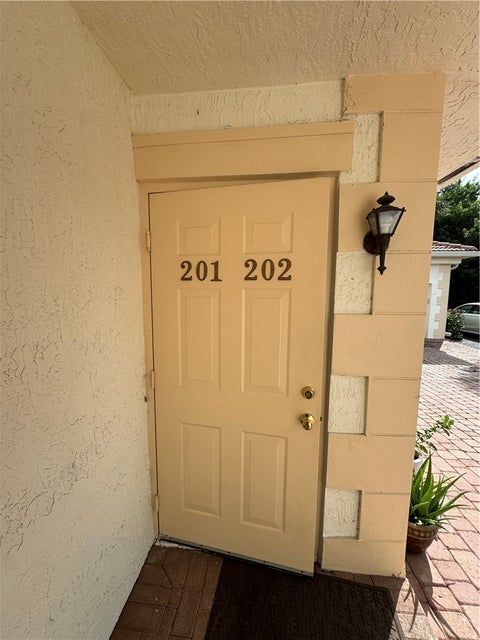 576 7th Square 202, Vero Beach, FL 32962