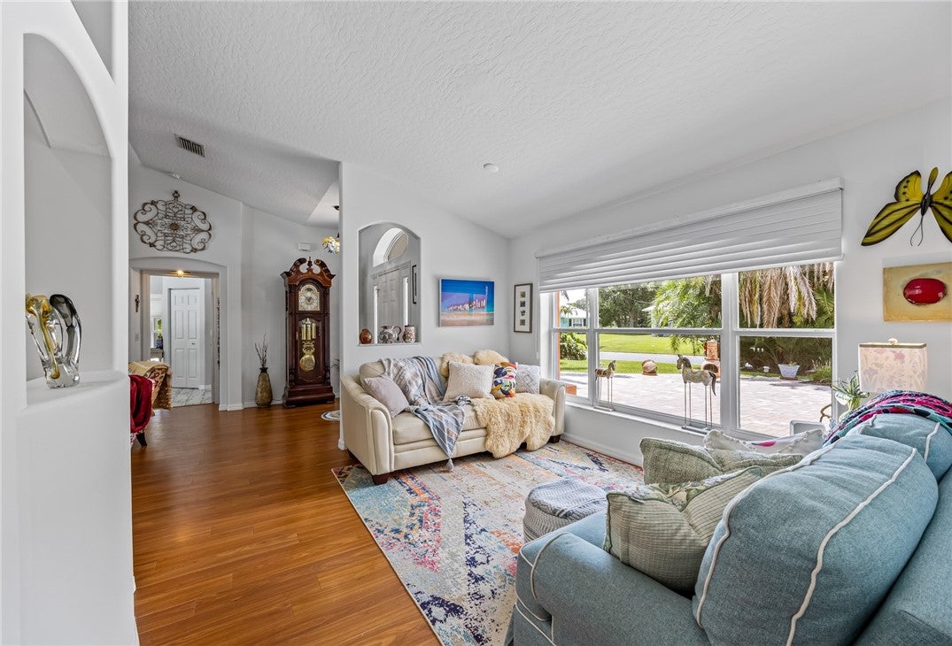 109 Thunderbird Drive