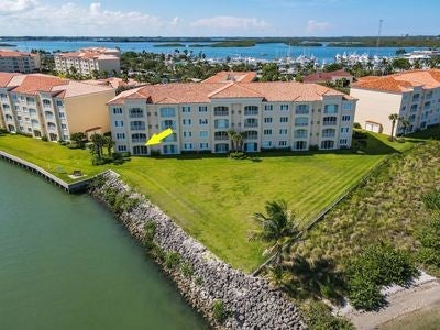 4 Harbour Isle Drive E 106