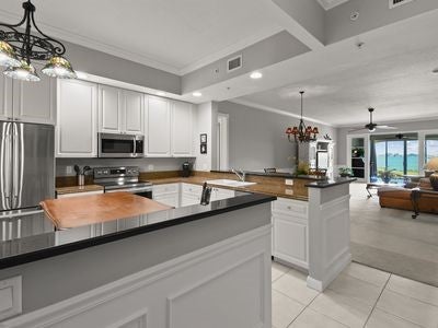 4 Harbour Isle Drive E 106