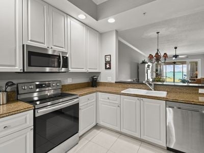 4 Harbour Isle Drive E 106
