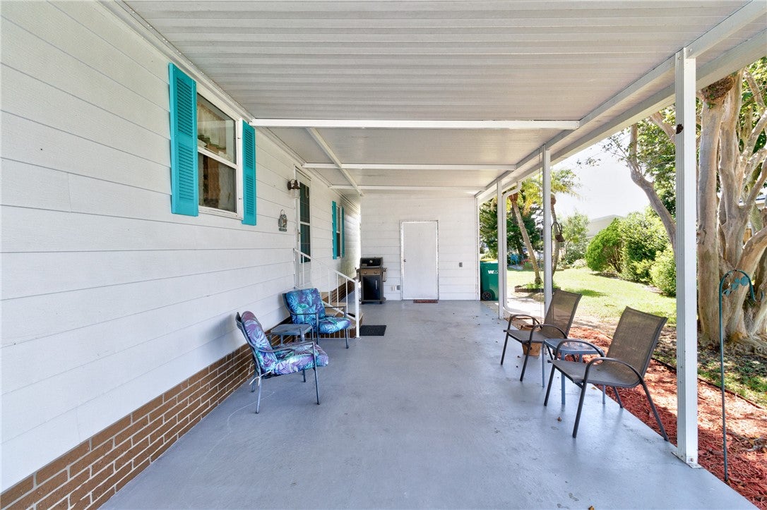 923 Hemlock Street
